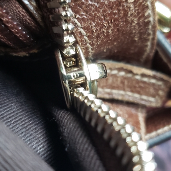 Authentic Gucci Vintage Crossbody Bag - Picture 7 of 10